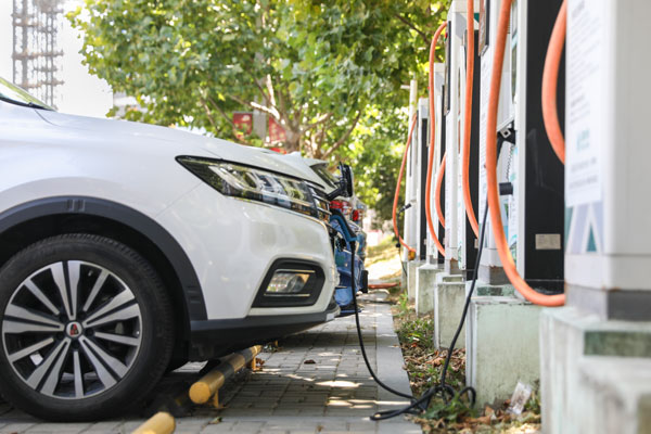 Kokią priežiūrą turėtų atlikti elektrinės transporto priemonės